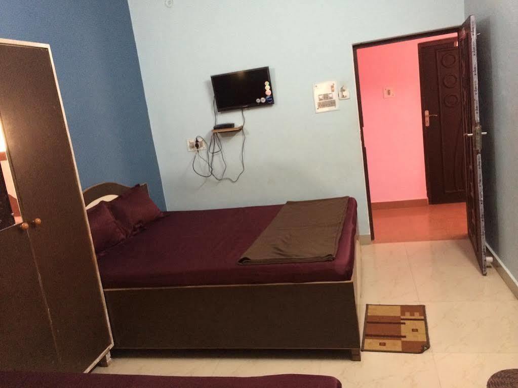 Hotel Pragya International Варанаси Экстерьер фото